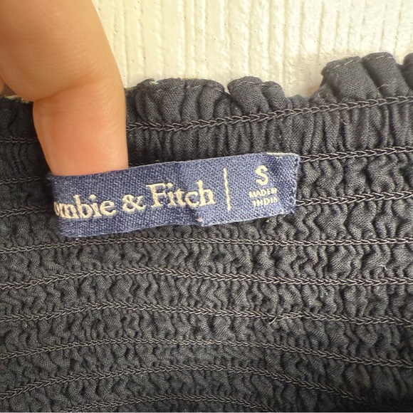 Abercrombie & Fitch Black Floral Fitted Crop Top Sleeveless Size Small GUC - Picture 5 of 5